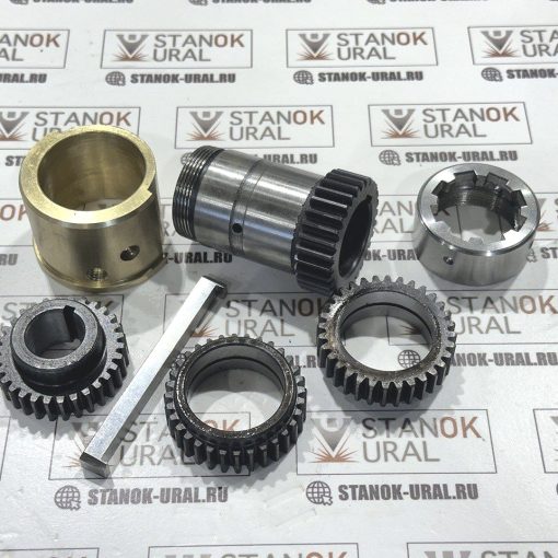 Комплект шестерни: приводная, паразитные, ведущая, бронзовая втулка, гайка и шпонка фартука токарного станка 16к20. 16б20п.061.440/441/442/482/520/203