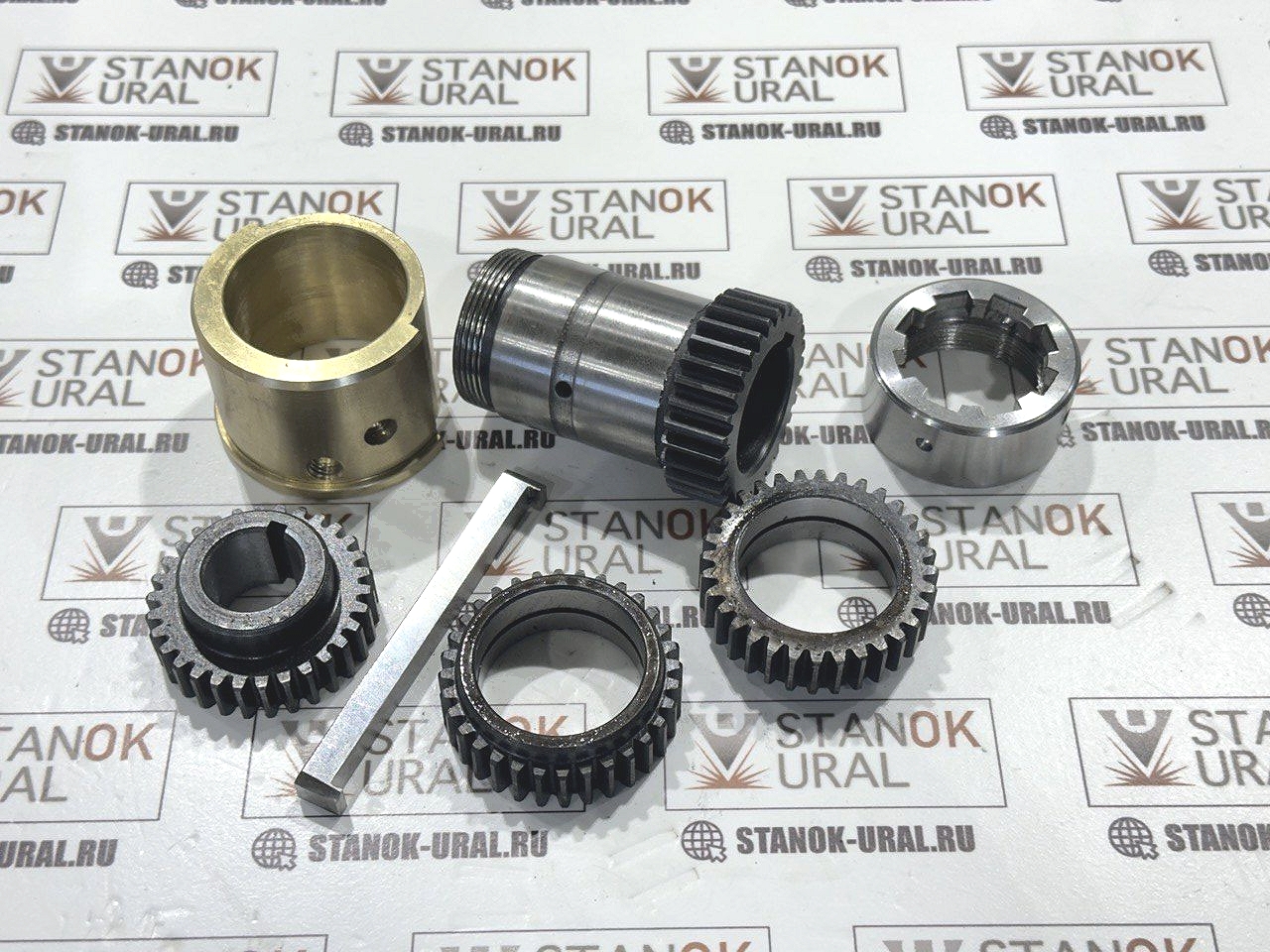 Комплект шестерни: приводная, паразитные, ведущая, бронзовая втулка, гайка и шпонка фартука токарного станка 16к20. 16б20п.061.440/441/442/482/520/203