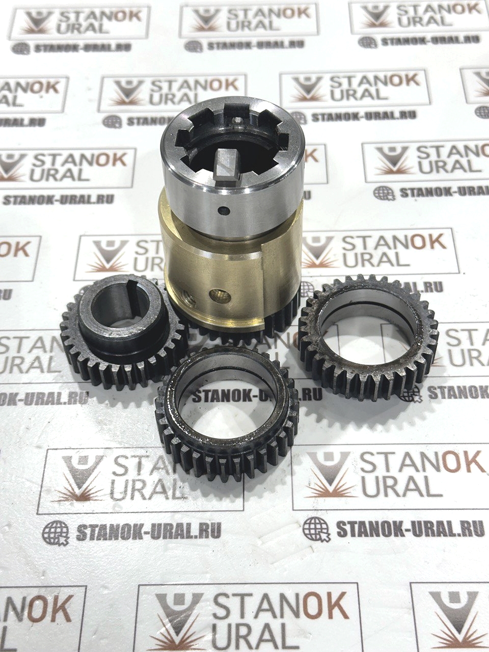 Комплект шестерни: приводная, паразитные, ведущая, бронзовая втулка, гайка и шпонка фартука токарного станка 16к20. 16б20п.061.440/441/442/482/520/203