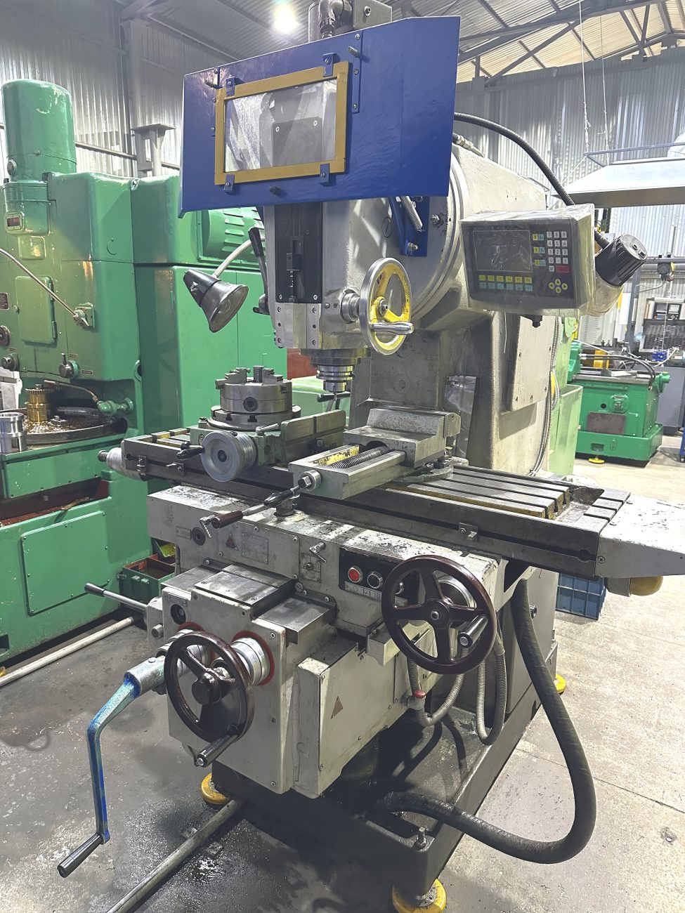 Консольно фрезерный вертикальный cтанок 6Р12Б