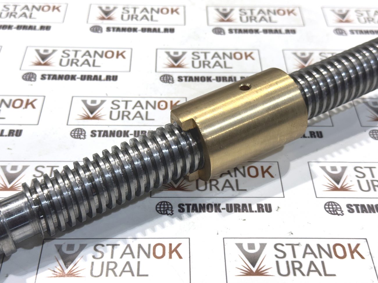 Винтовая пара пиноли задней бабки с гайкой токарного станка 1к62.03.37/16СБ 1к62.03.37/16сб