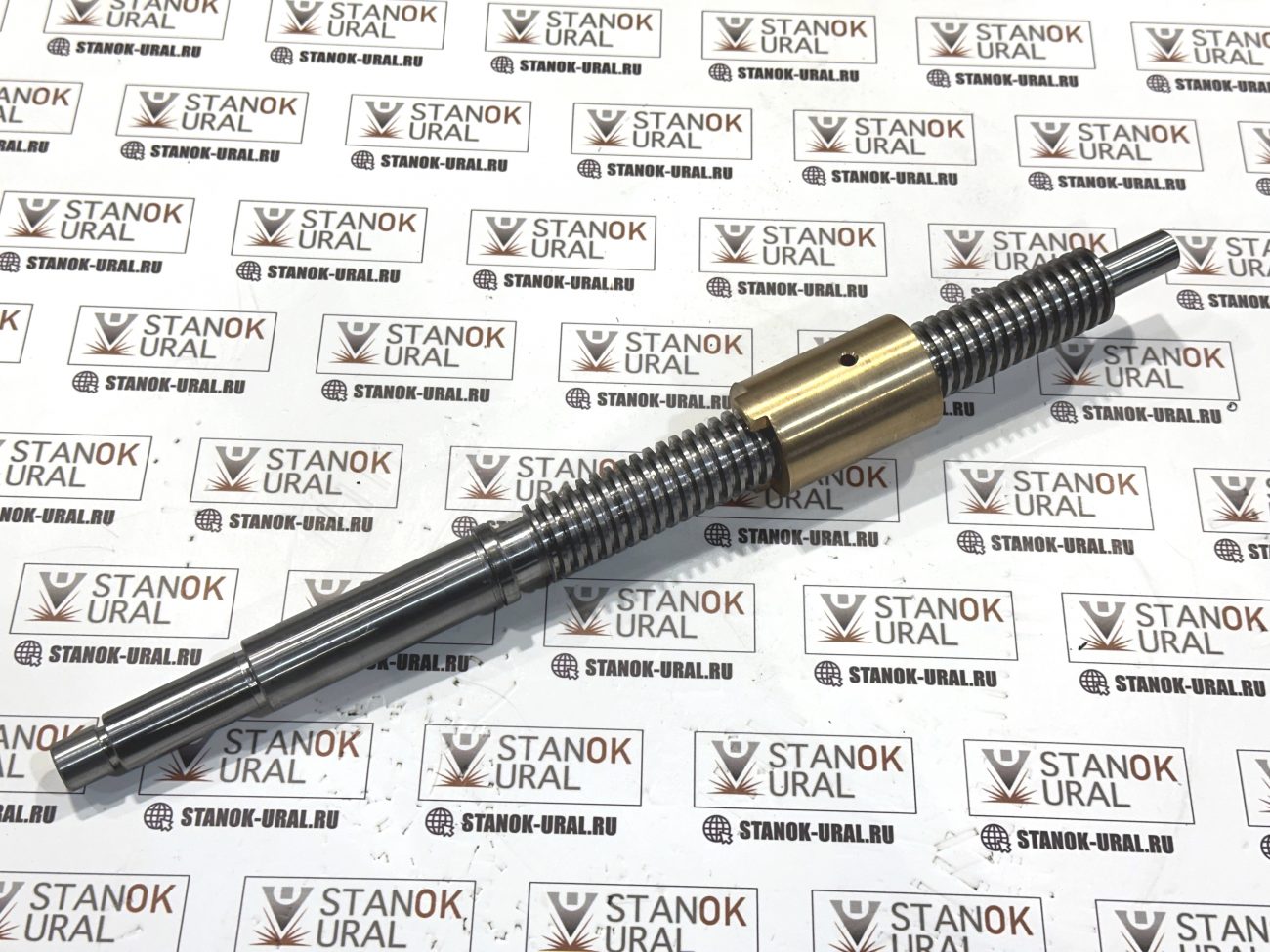 Винтовая пара пиноли задней бабки с гайкой токарного станка 1к62.03.37/16СБ 1к62.03.37/16сб