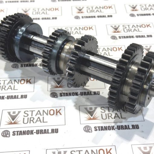 Вал 14 оси коробки подач в сборе с шестернями токарного станка 16к20 (без подшипников) 16б20п.070.403сб