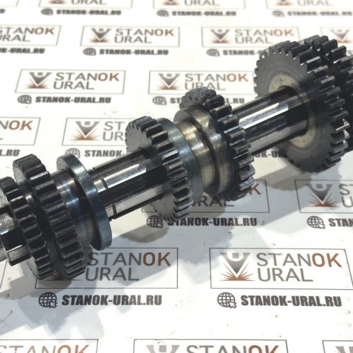 Вал 14 оси коробки подач в сборе с шестернями токарного станка 16к20 (без подшипников) 16б20п.070.403сб