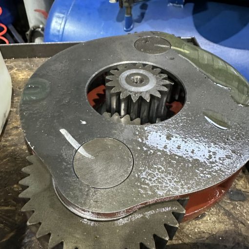 Ремонт бортового редуктора гусеничного хода экскаваторов hitachi